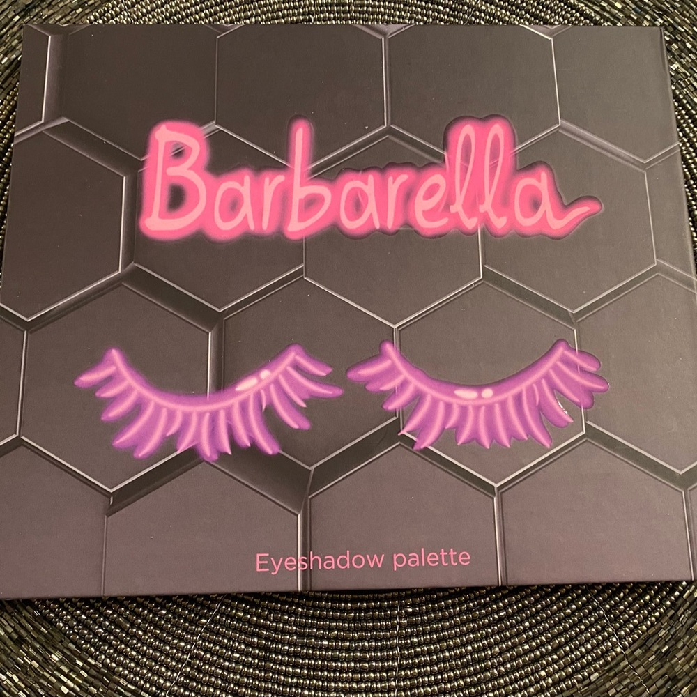 BeeBeauty Barbarella Eyeshadow Palette